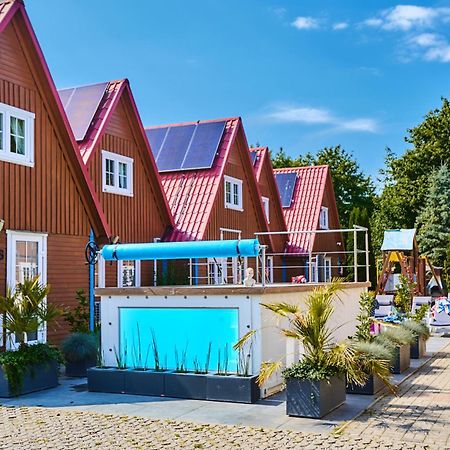 Kompleks Wypoczynkowy Pomerania Z Podgrzewanym Basenem 30 Metrow Do Morza Rewal Luaran gambar